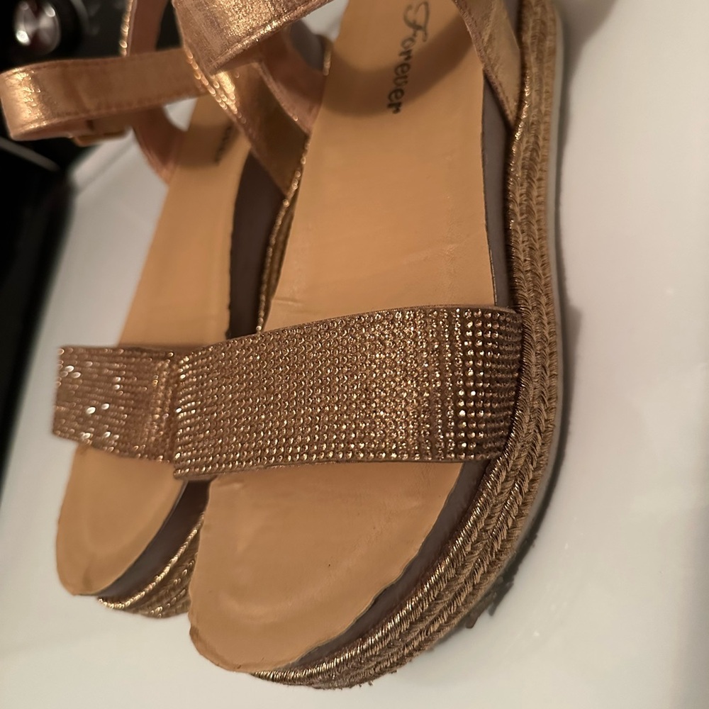 Forever Link Gold Wedges - Picture 4 of 7